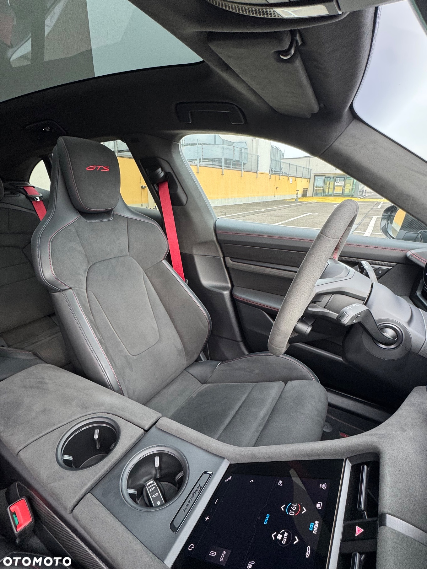 Porsche Taycan GTS Sport Turismo - 32