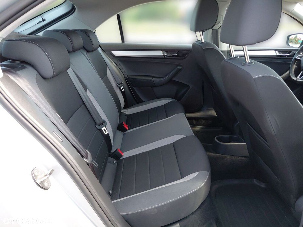 Skoda RAPID 1.0 TSI Ambition - 12