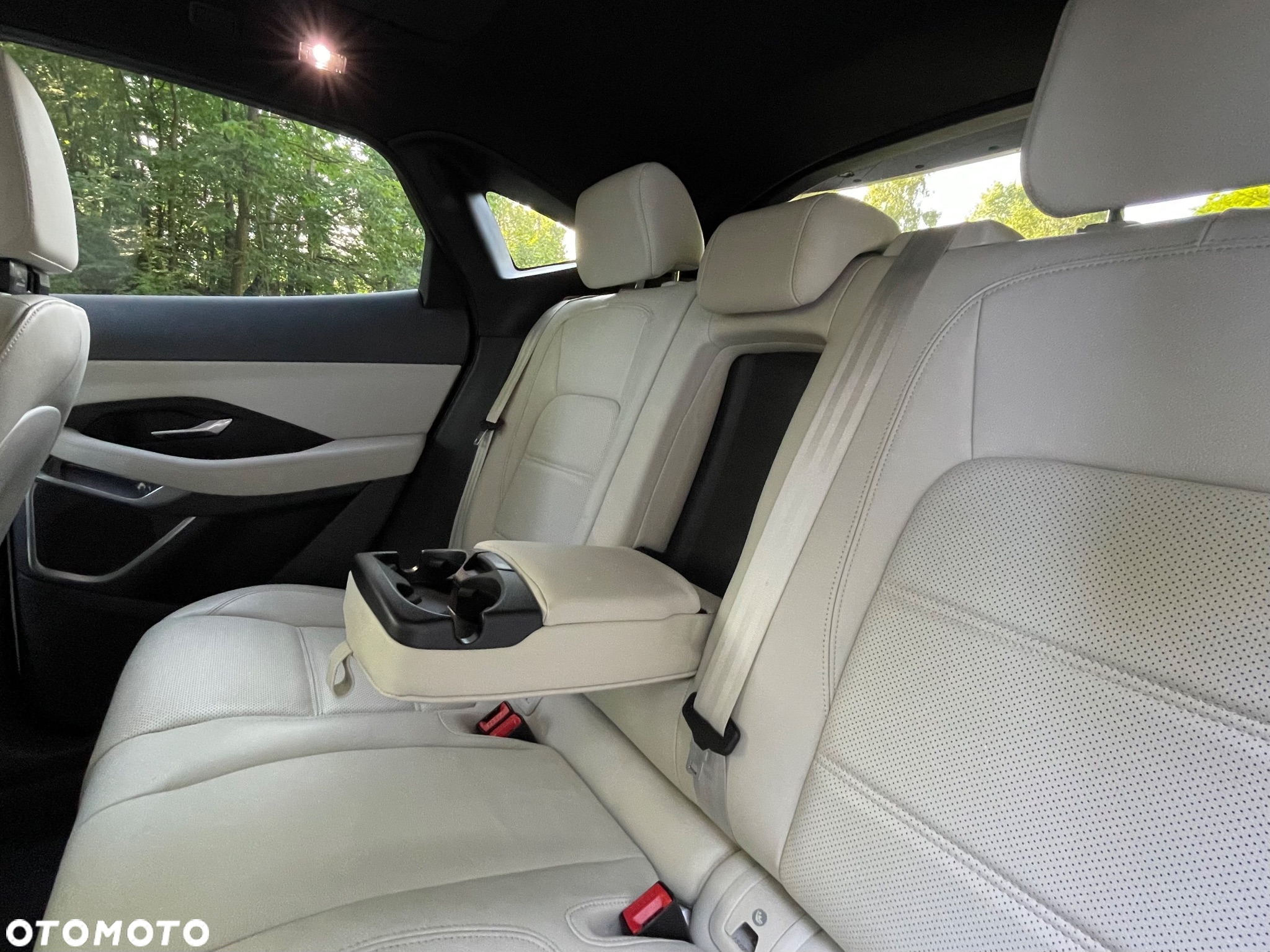 Jaguar E-Pace P250 AWD R-Dynamic SE - 11