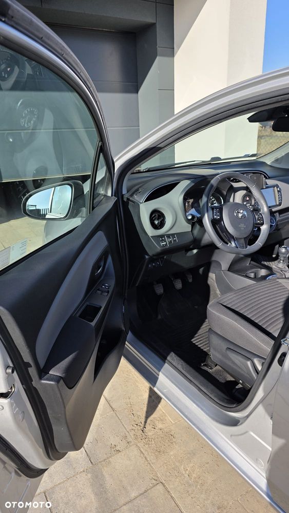 Toyota Yaris 1.5 Premium - 11