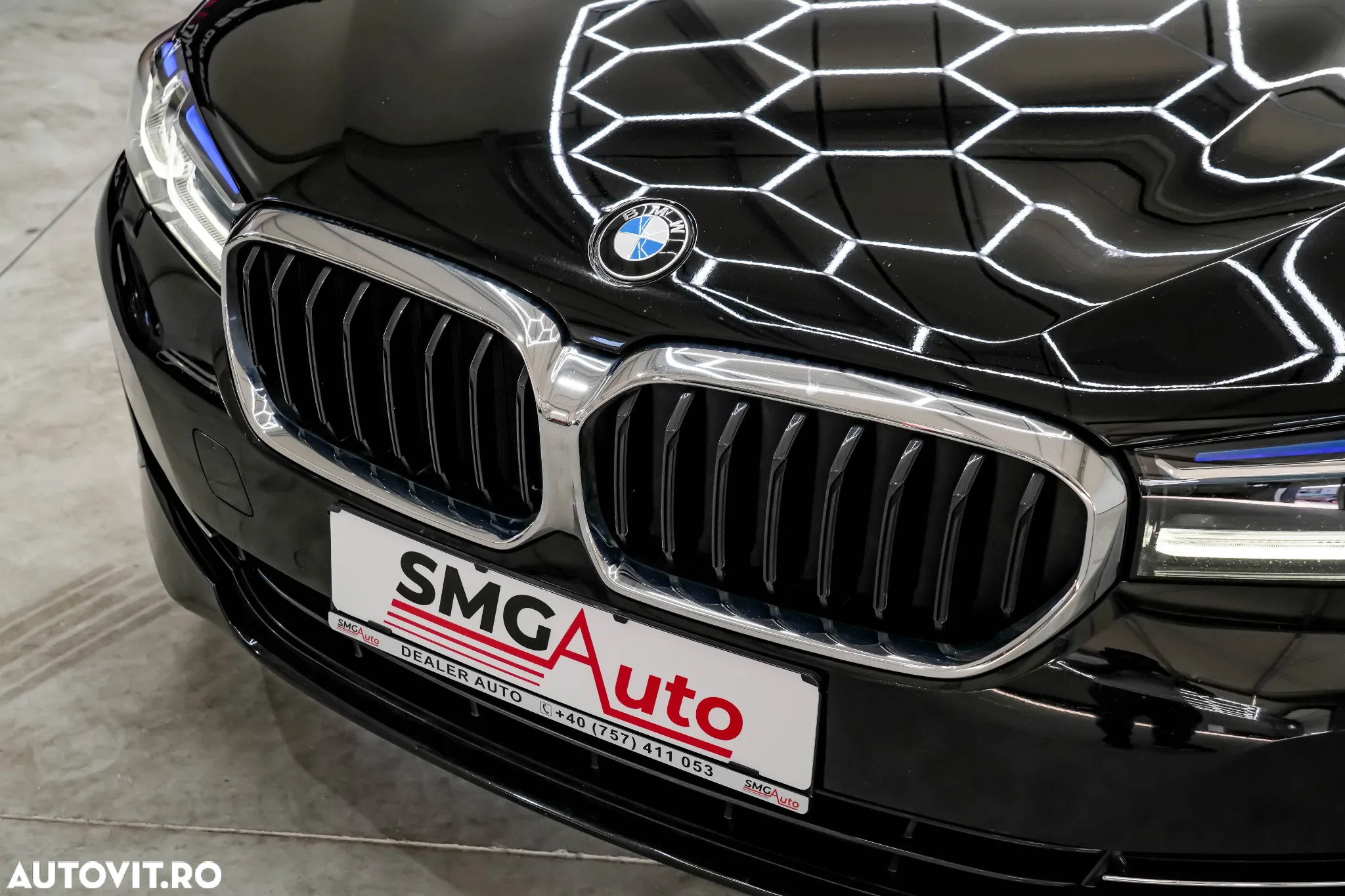 BMW Seria 5 520i Aut. Luxury Line - 28