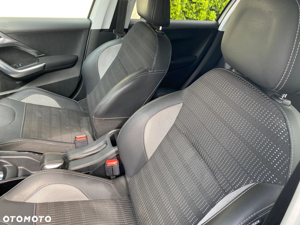 Peugeot 2008 1.2 Pure Tech Active S&S EAT6 - 16