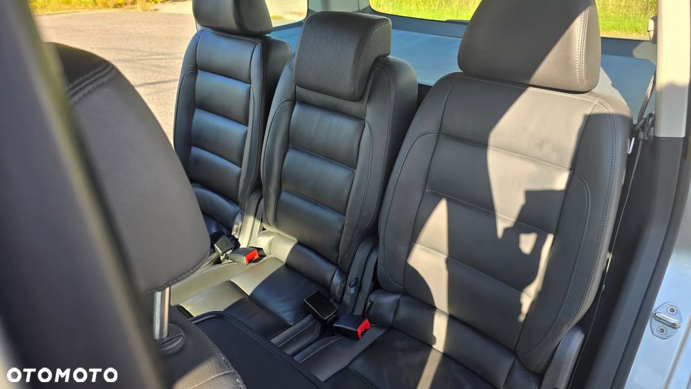 Volkswagen Touran 1.9 TDI DSG United - 31