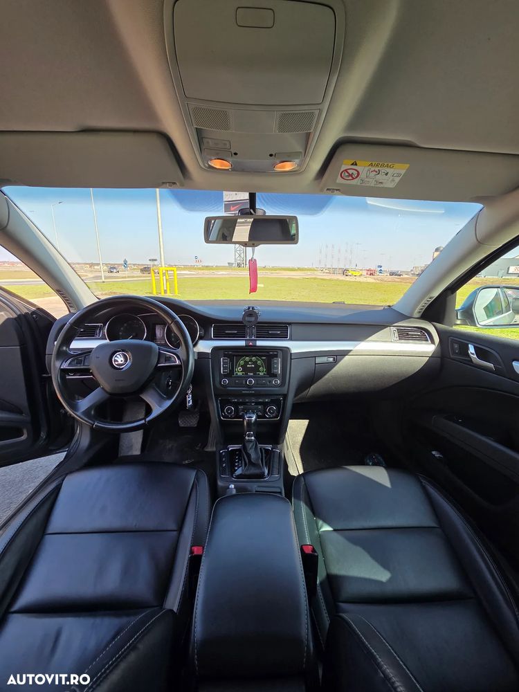 Skoda Superb 2.0 TDI Elegance DSG - 10