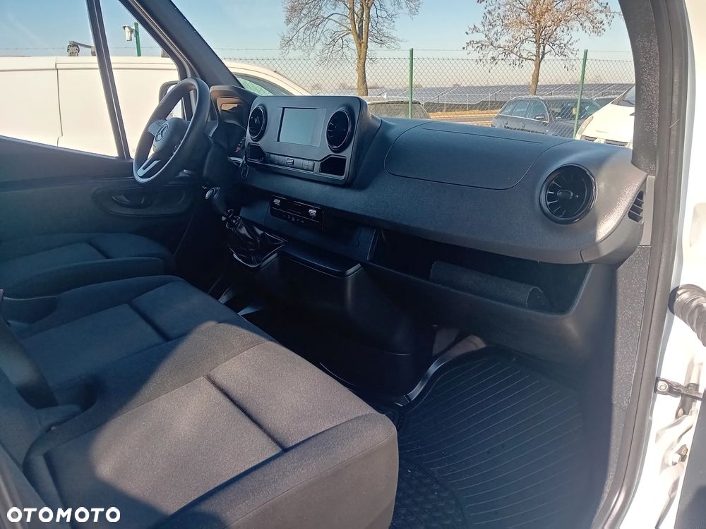 Mercedes-Benz Sprinter - 16