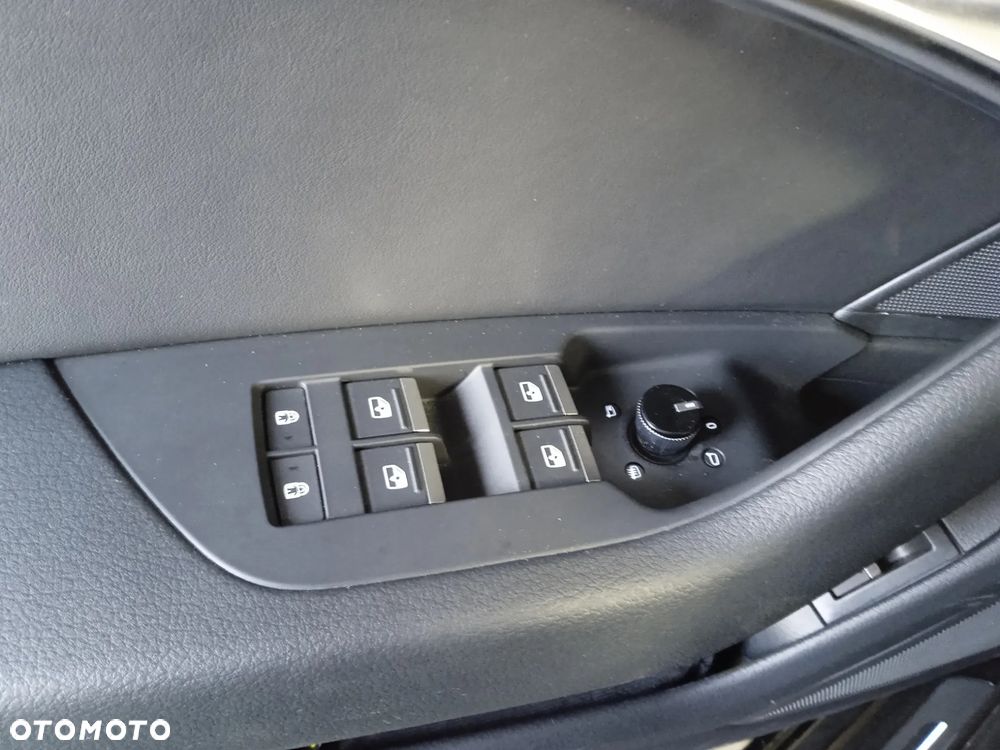 Audi A6 Avant 40 TDI quattro S tronic S line - 33