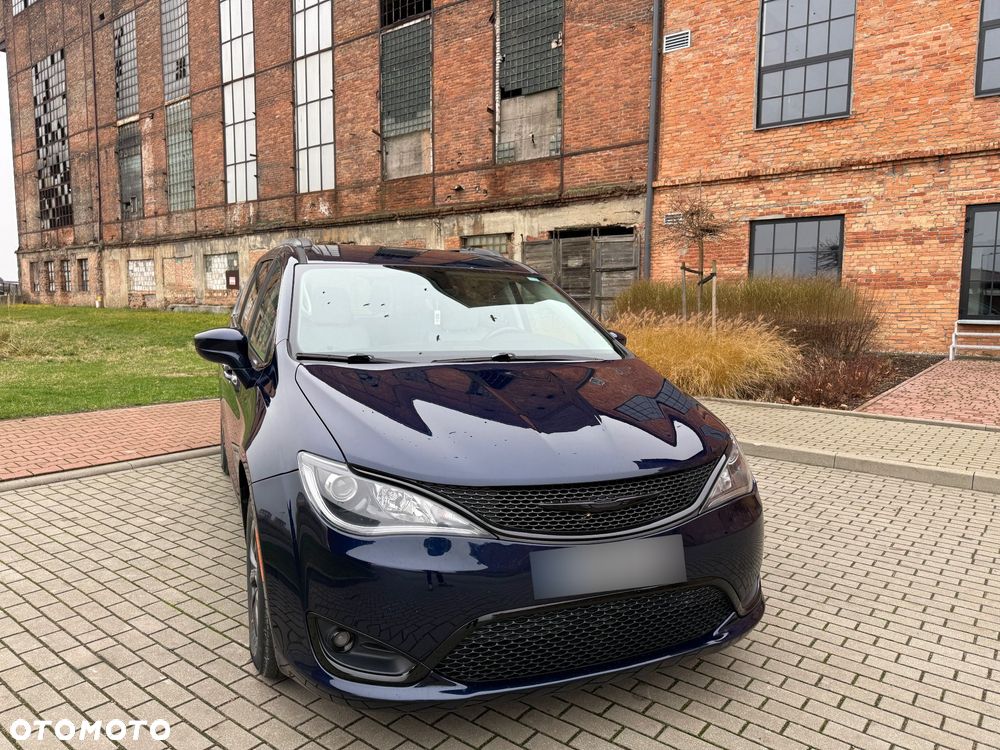 Chrysler Pacifica - 10