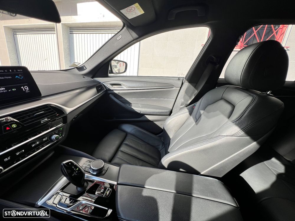 BMW 520 e Pack M - 12