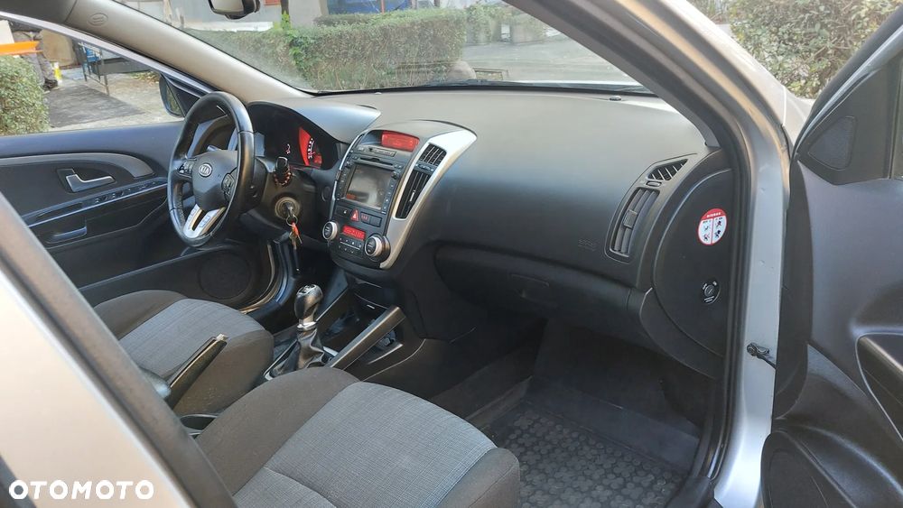 Kia Ceed 1.6 CRDi LX - 8
