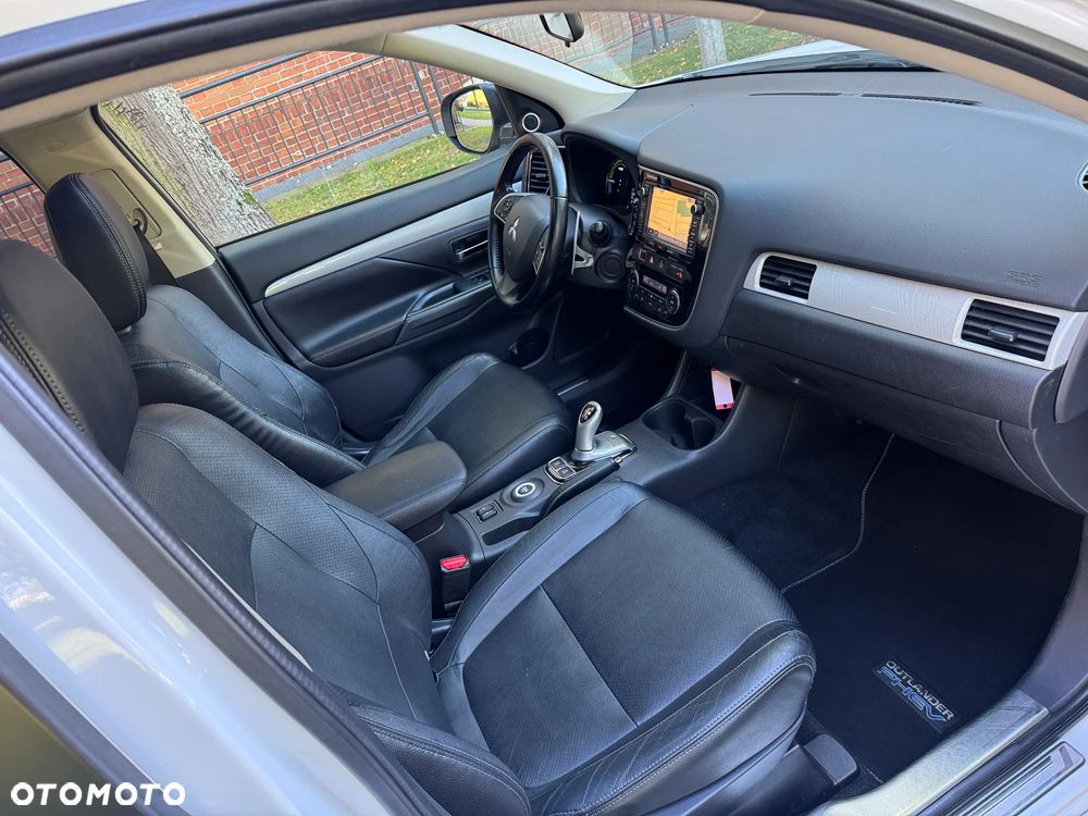 Mitsubishi Outlander PHEV Instyle NAVI + - 9