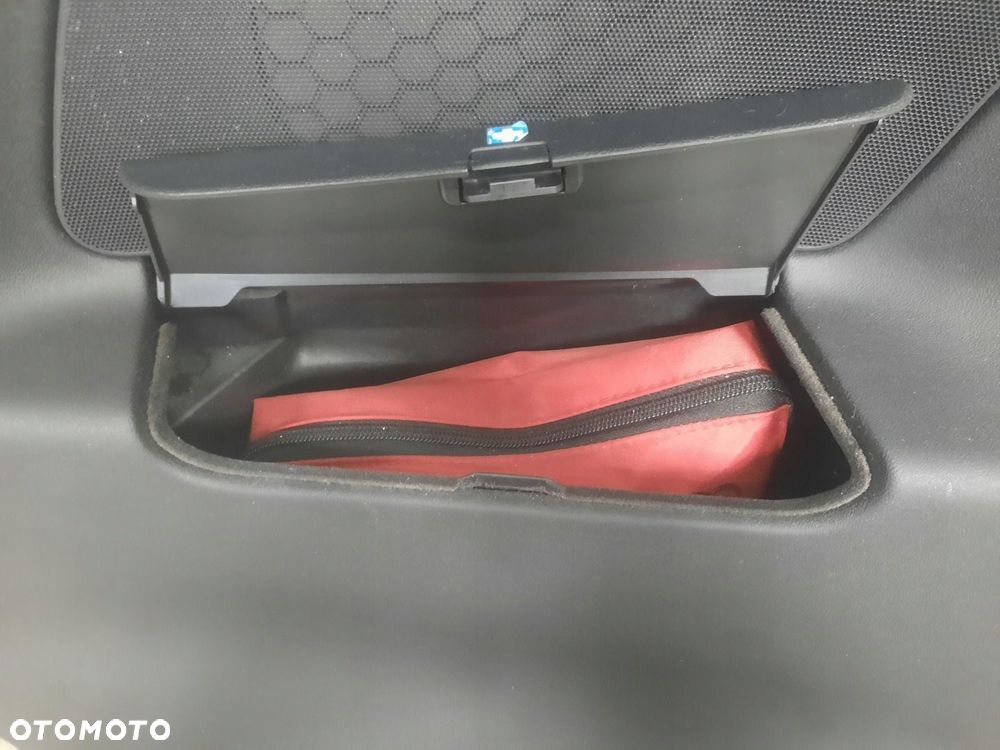 BOCZEK PRAWY TYŁ TAPICERKA AUDI TT 8J - 4