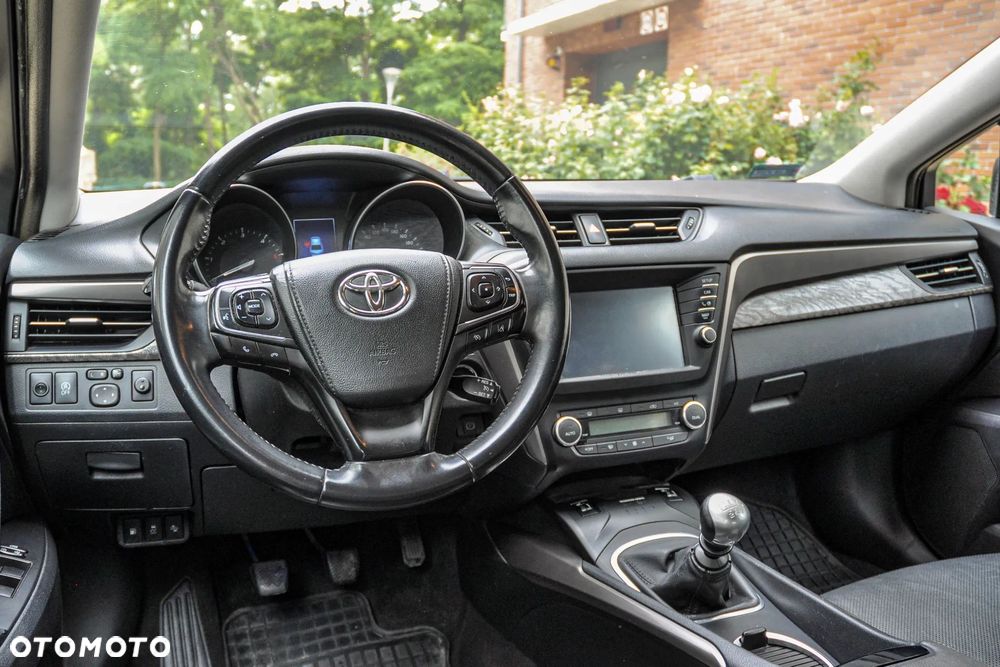 Toyota Avensis 2.0 D-4D Premium - 9