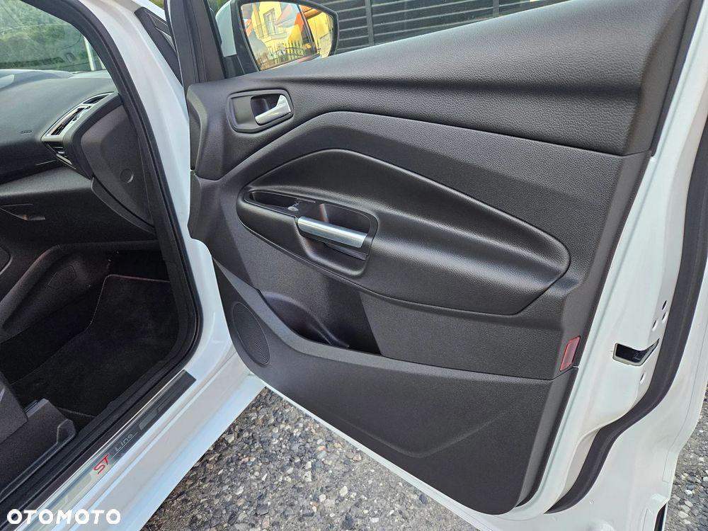 Ford Kuga - 32