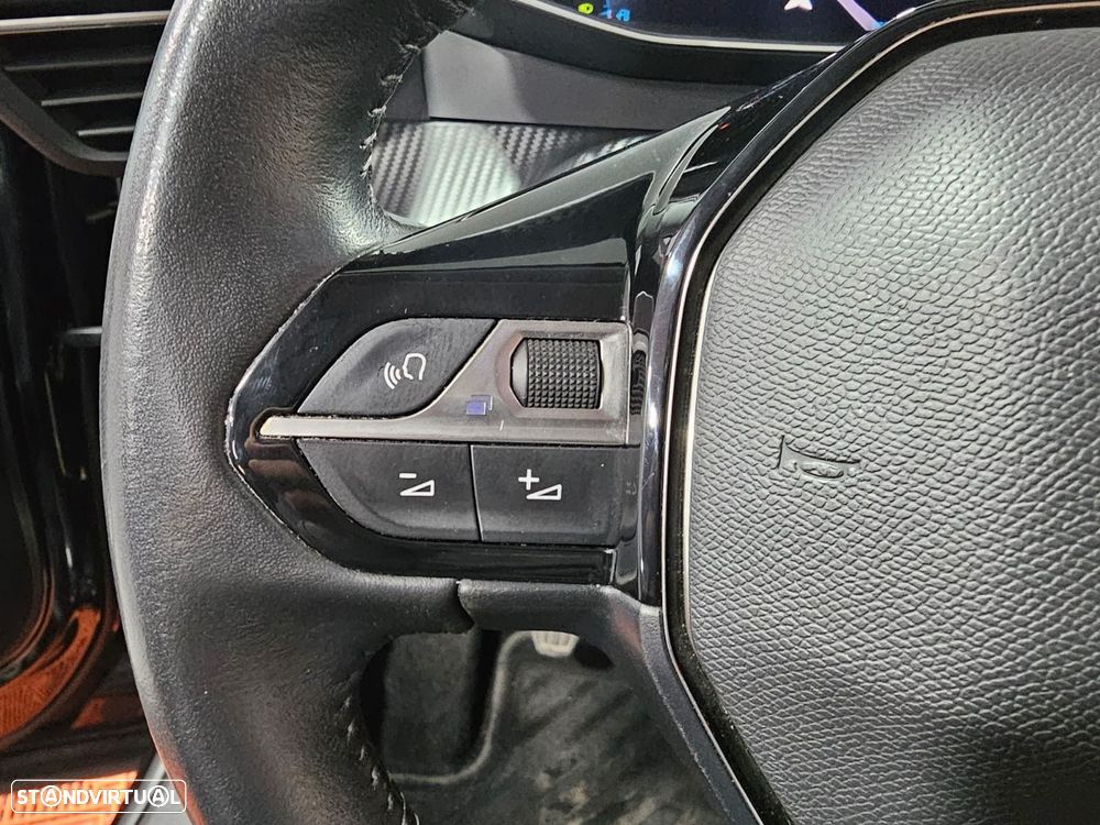 Peugeot 2008 1.2 PureTech Allure - 16