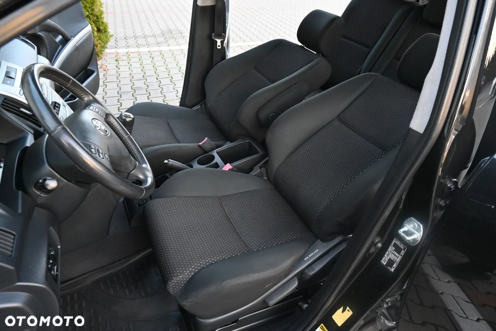 Toyota Corolla Verso 1.8 Sol + 7os - 32