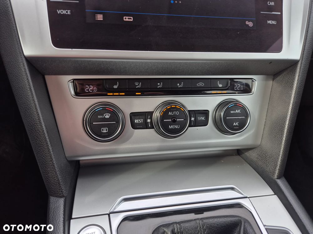 Volkswagen Passat - 15