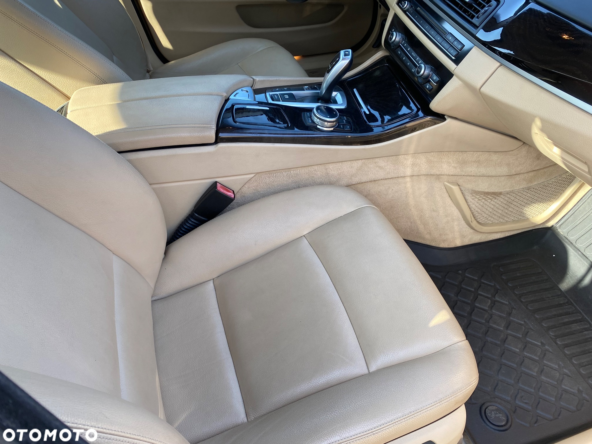 BMW Seria 5 528i xDrive - 22
