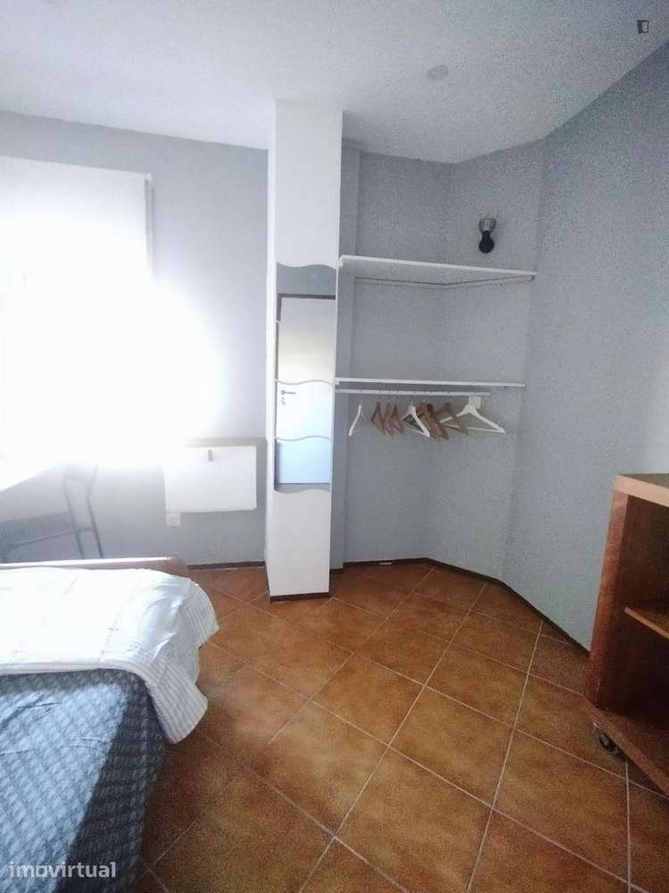 Quarto - localizado em Alta de Santa Clara Coimbra - Grande imagem: 5/18