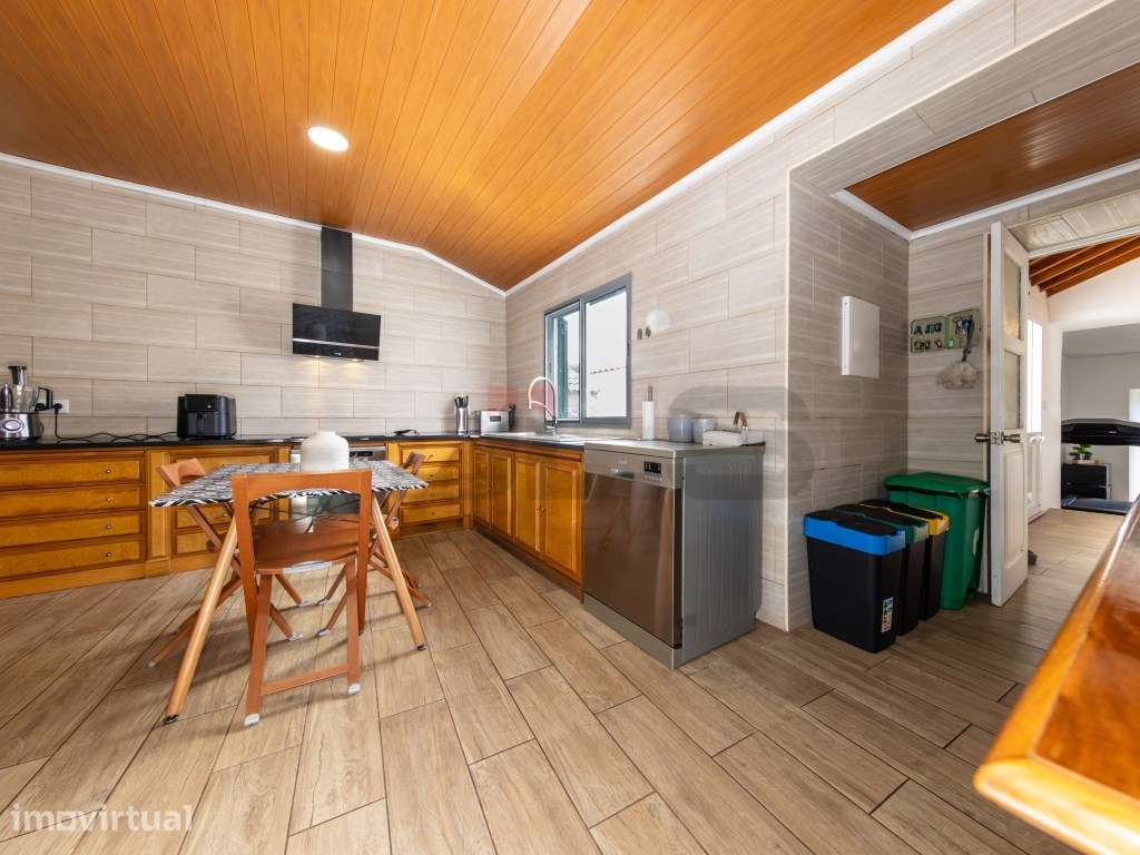 Fantástica Propriedade Remodelada com Alto Potencial de Investiment... - Grande imagem: 5/46