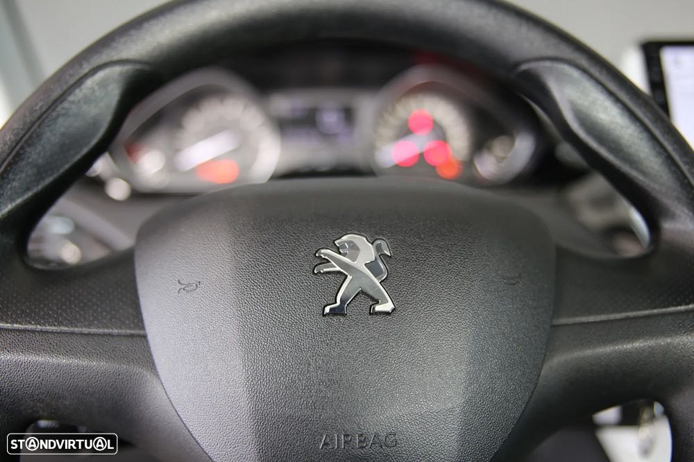 Peugeot 208 1.2 PureTech Style - 14