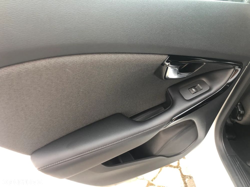 Volvo V40 D3 Geartronic Inscription - 31