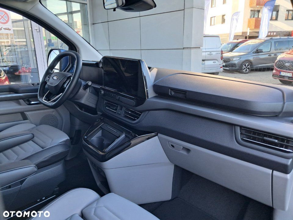 Ford Tourneo Custom - 11