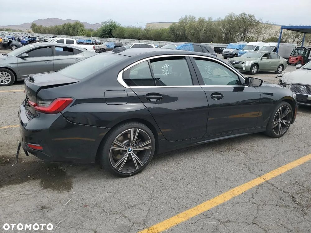 BMW Seria 3 330i - 4