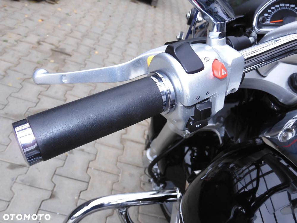 Suzuki Intruder - 27