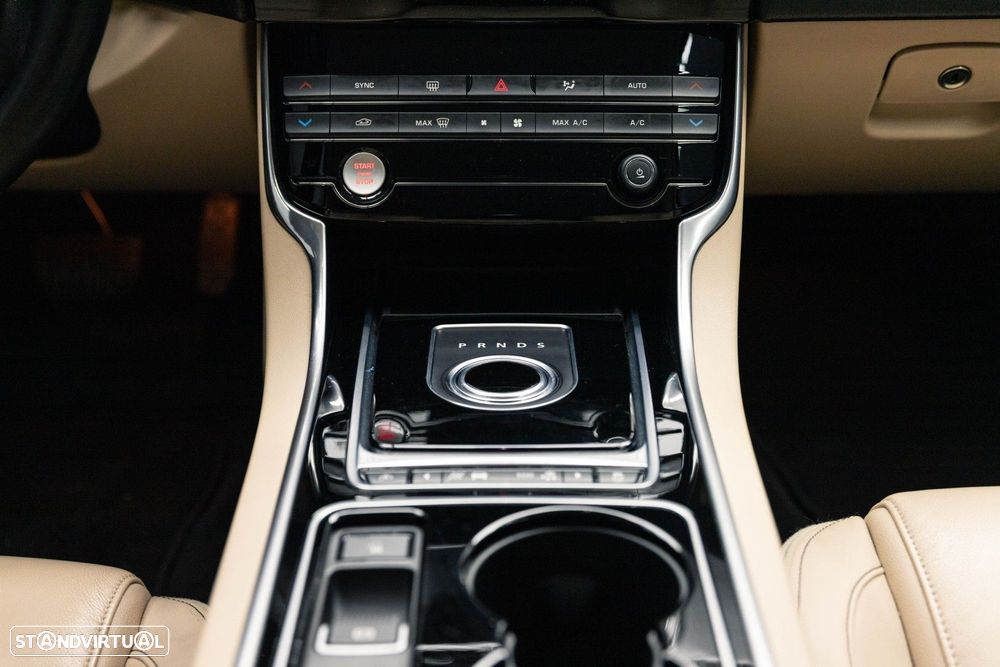 Jaguar XE 2.0 D Prestige Aut. - 39