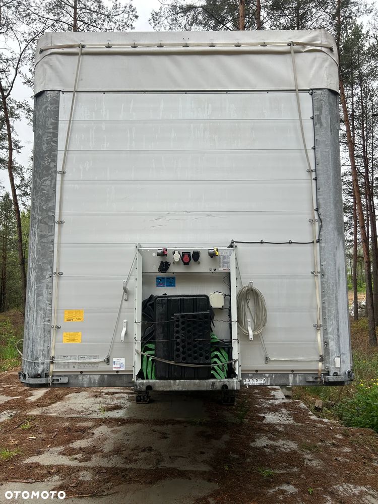Schmitz Cargobull FIRANKA / 20 SZTUK WYBÓR / KAMERA COFANIA / ŁADNE OPONY / Z PEŁNYM WYPOSAŻENIEM DO ZAŁADUNKU / DOSTĘPNE KOLORY SREBRNY - NIEBIESKI - CZERWONY !! - 3