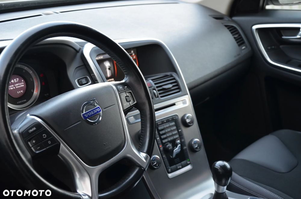 Volvo XC 60 D4 Momentum - 11