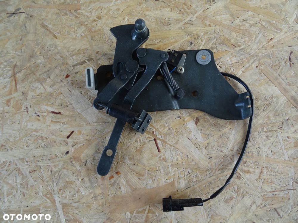 OPEL ASTRA G BERTONE CABRIO ZAMEK RYGIEL KLAPY SCHOWKA DACHU - 2
