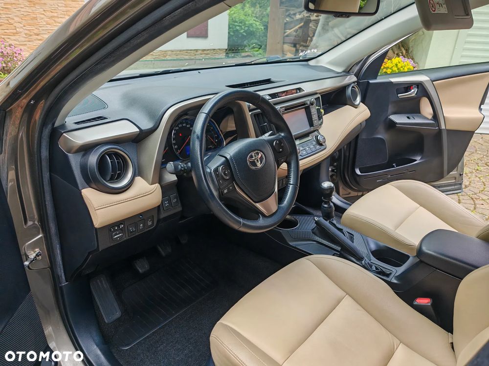 Toyota RAV4 - 1