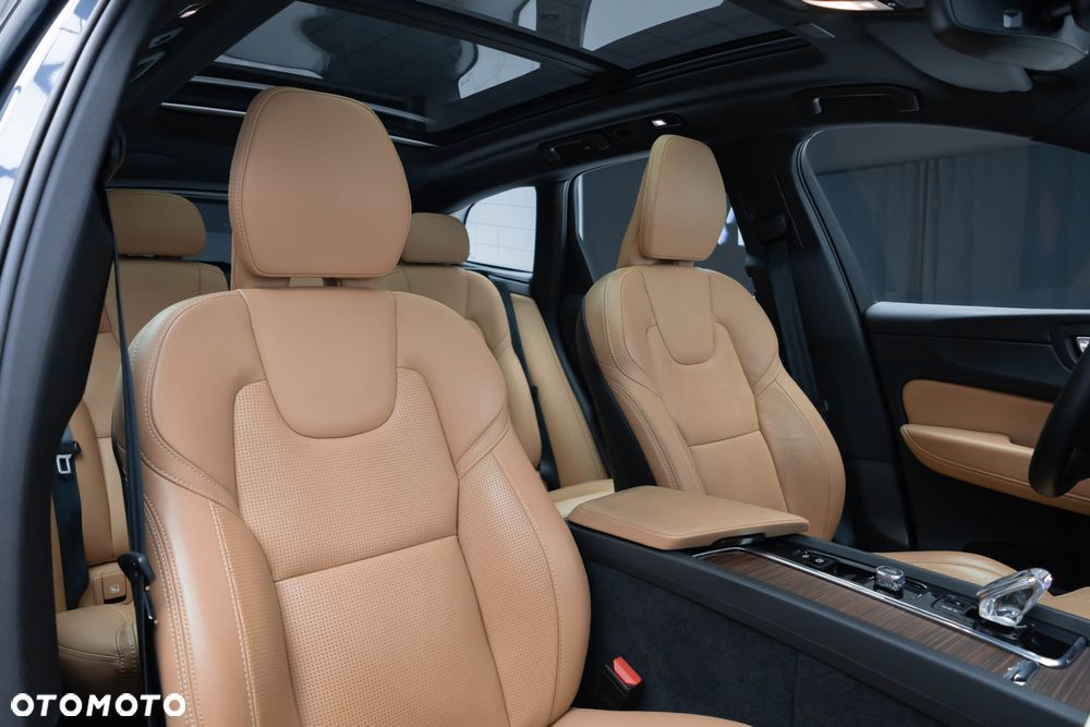 Volvo XC 60 B4 D AWD Ultimate Bright - 35