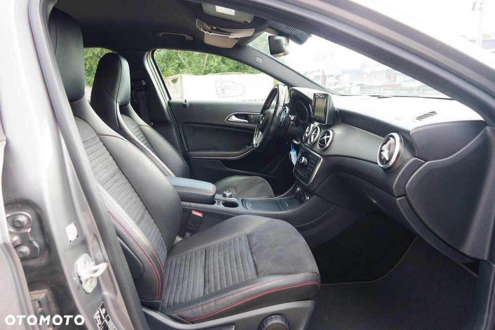 Mercedes-Benz GLA 180 7G-DCT AMG Line - 22