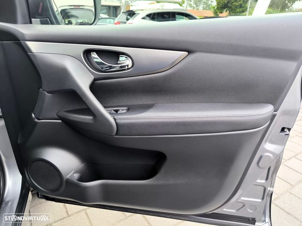 Nissan Qashqai 1.5 dCi N-Connecta J18 - 43