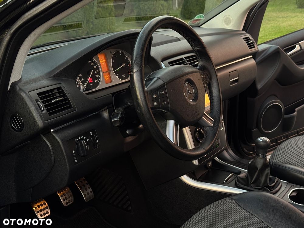 Mercedes-Benz Klasa B 180 BlueEFFICIENCY SPORT EDITION - 20