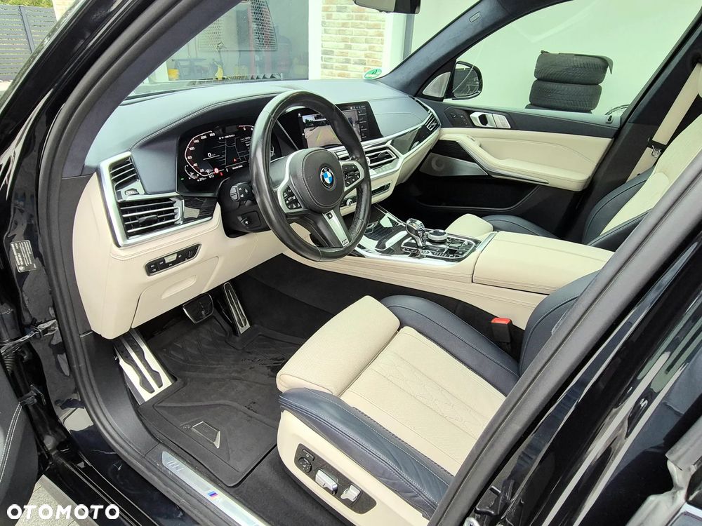 BMW X7 M50i sport - 25