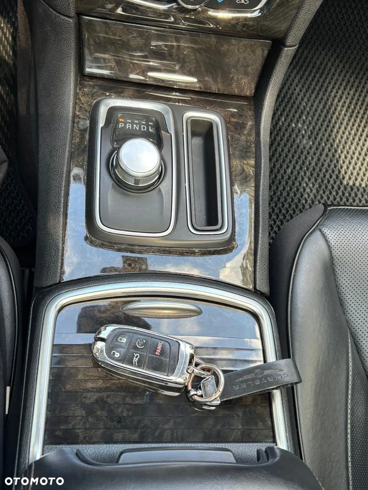 Chrysler 300C - 11