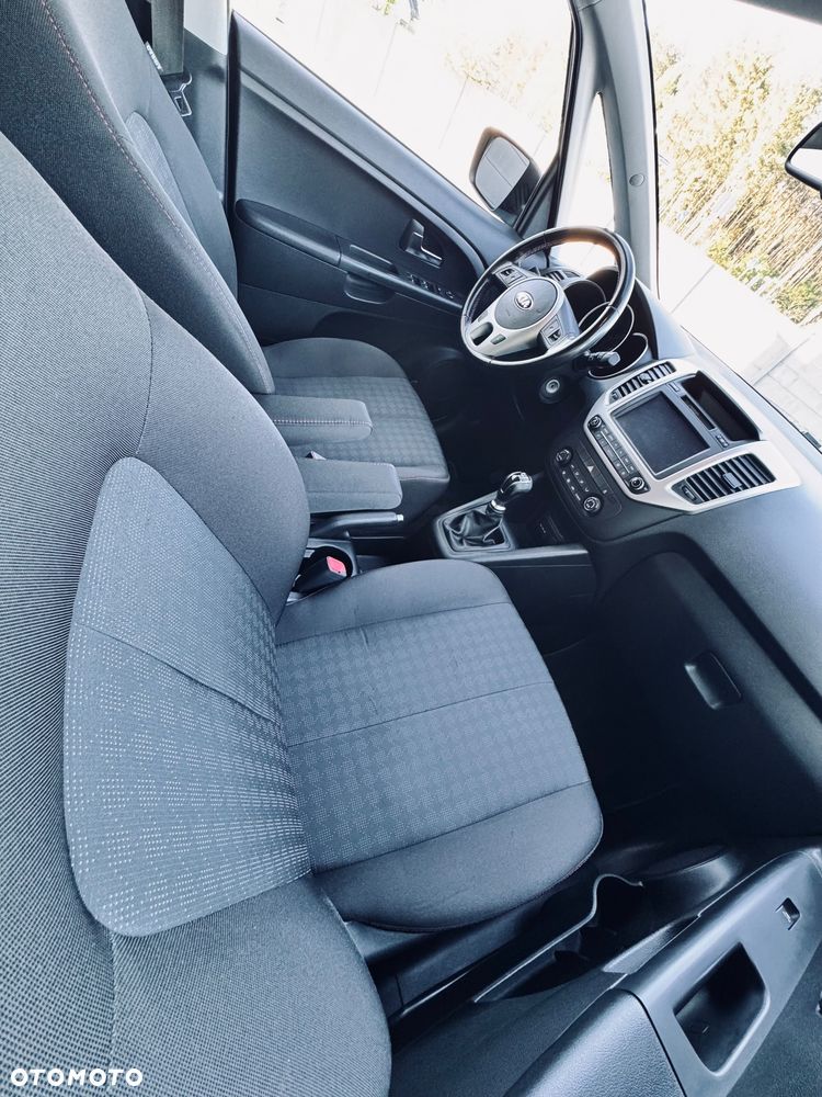 Kia Venga - 12