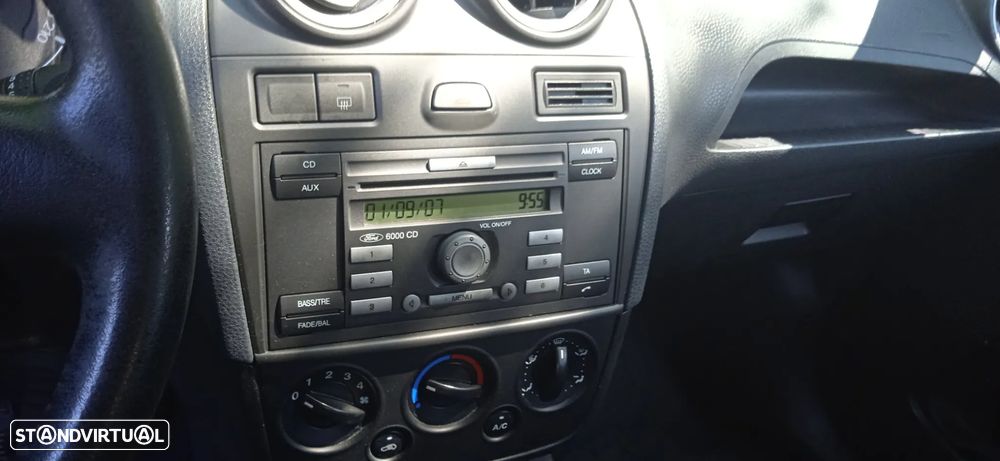 Ford Fiesta 1.25 Ghia - 15