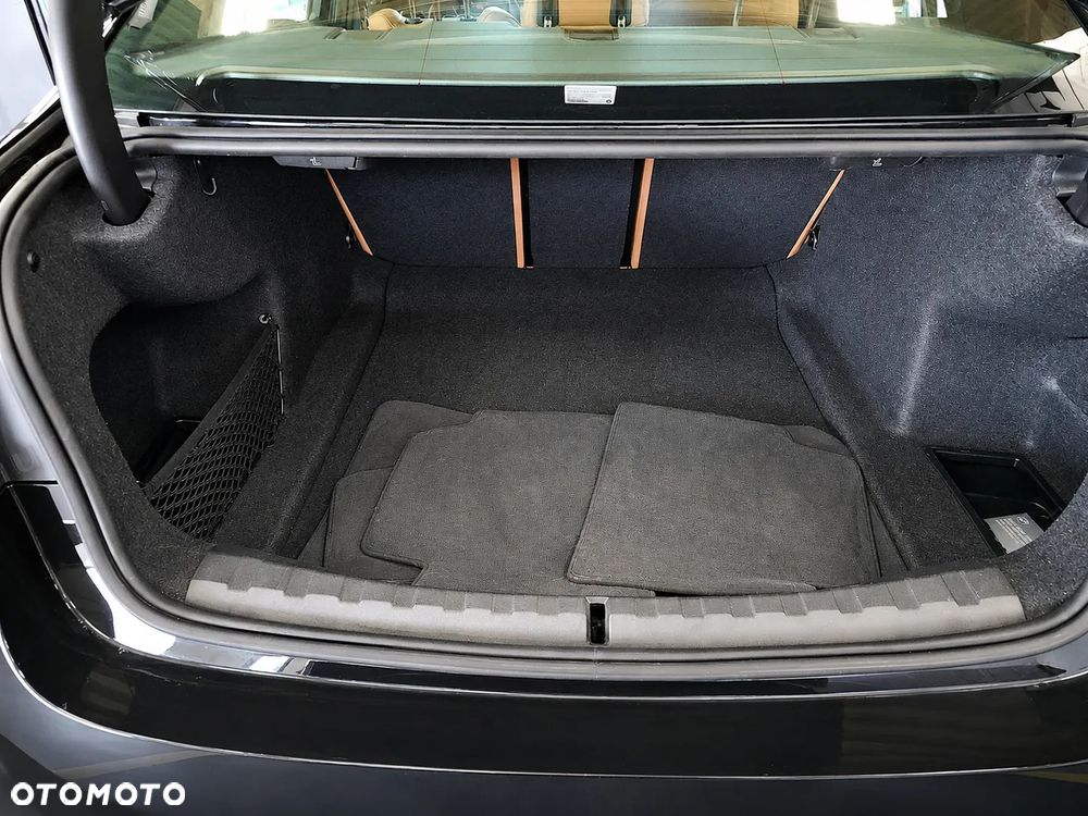 BMW Seria 3 330i xDrive M Sport - 17