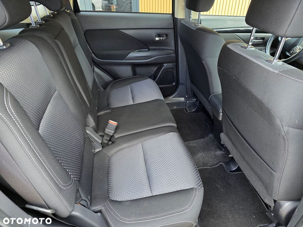 Mitsubishi Outlander - 13