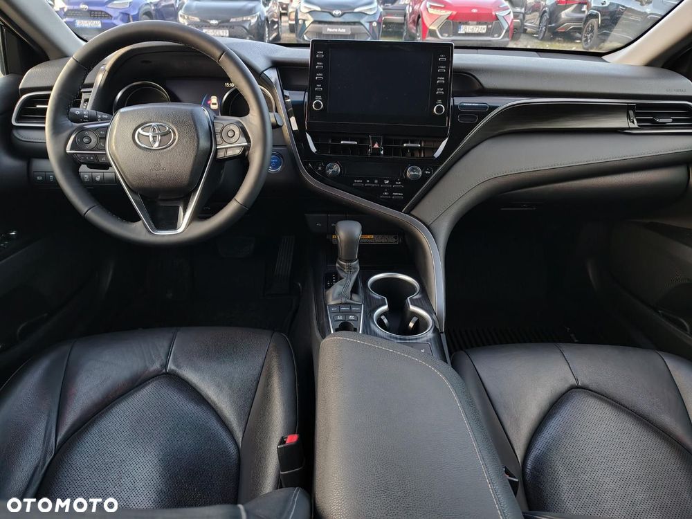 Toyota Camry - 10