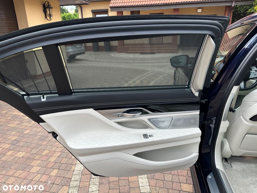 BMW Seria 7 745Le xDrive - 15