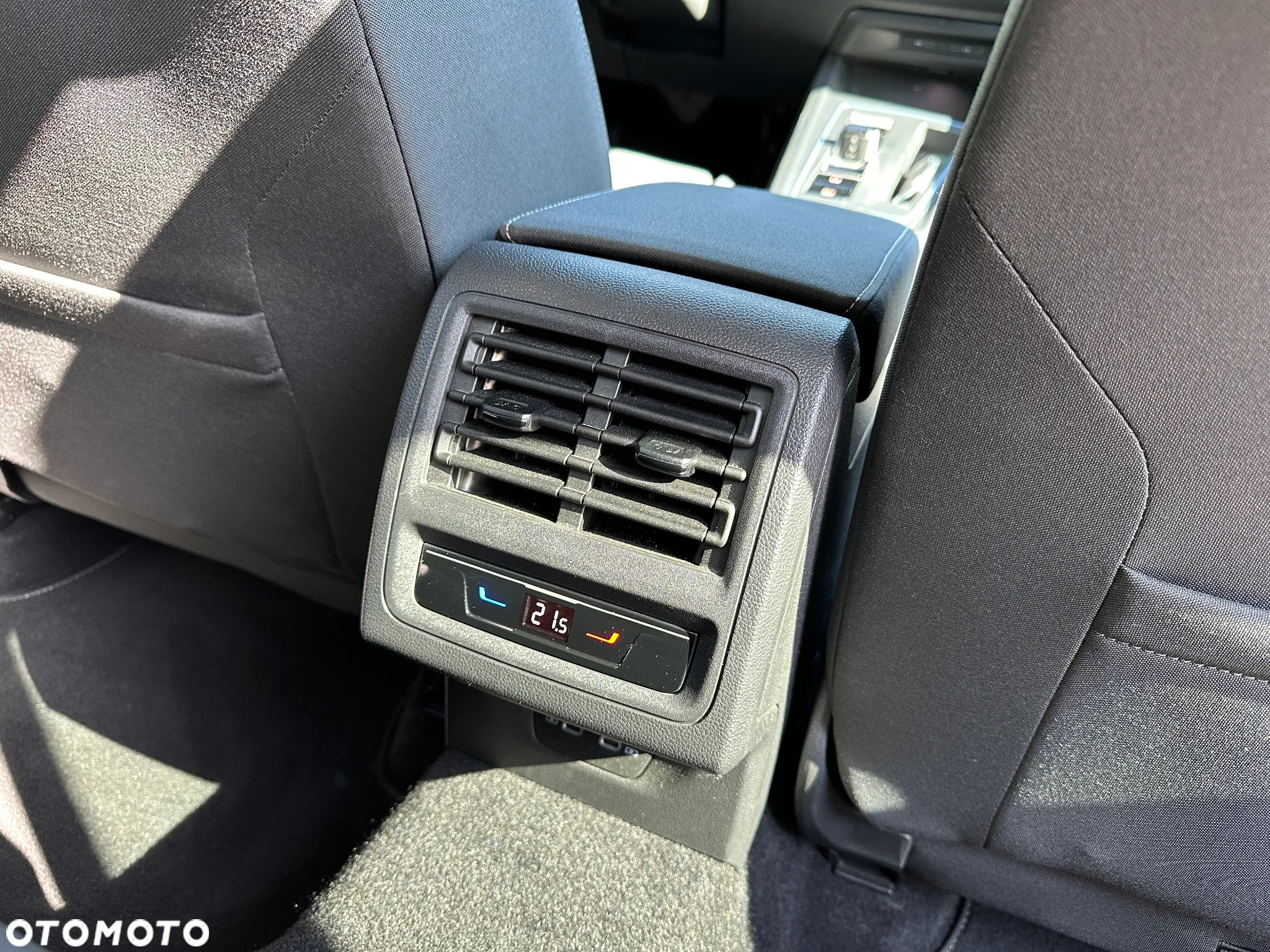 Volkswagen Golf - 10