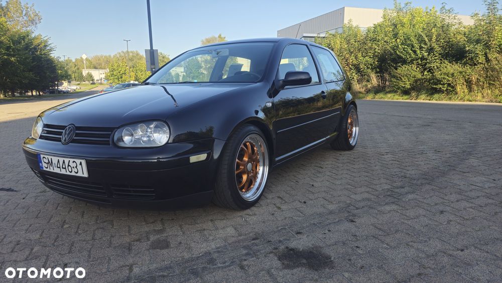 Volkswagen Golf - 1