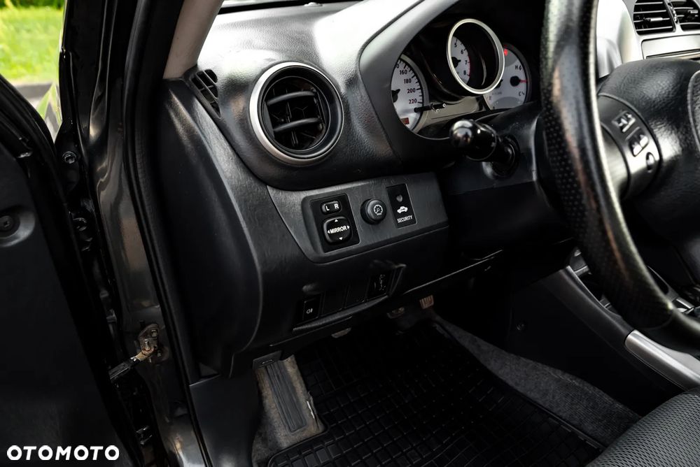 Toyota RAV4 4x4 Edition - 31