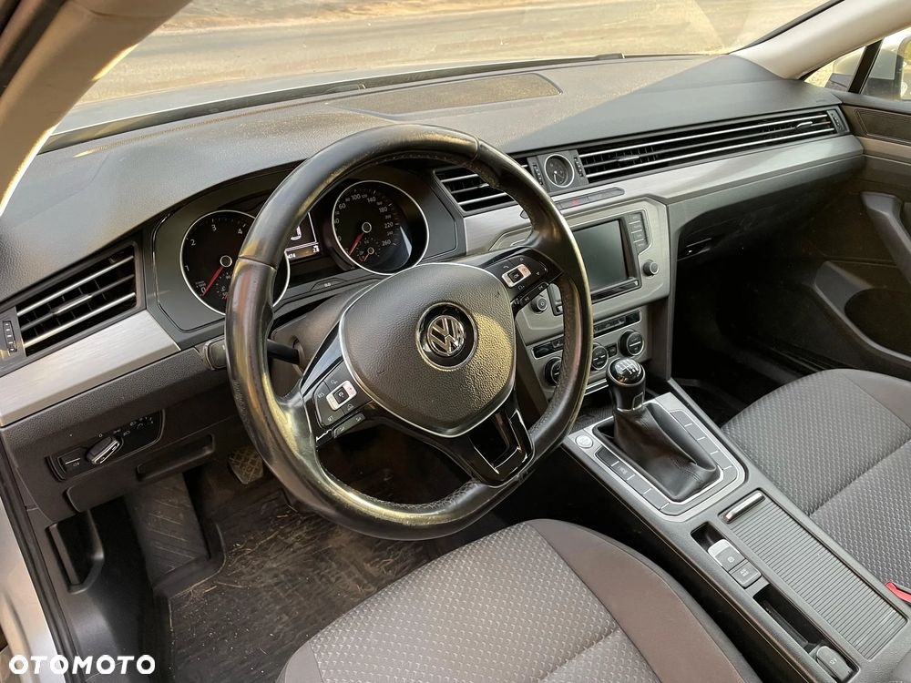 Volkswagen Passat 1.6 TDI BMT Trendline - 16