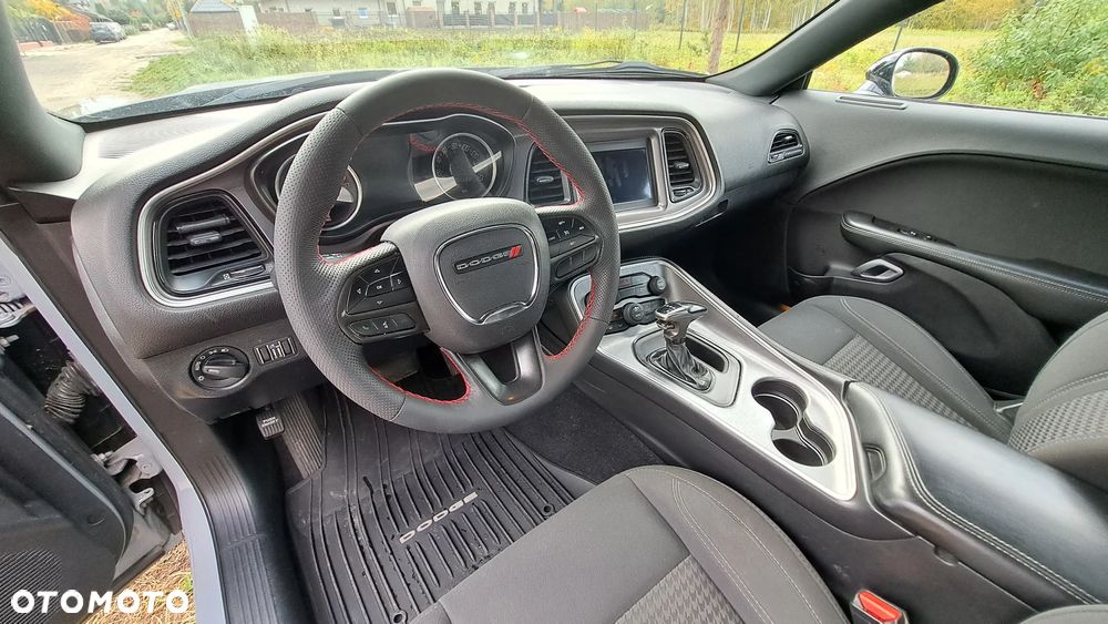 Dodge Challenger - 7